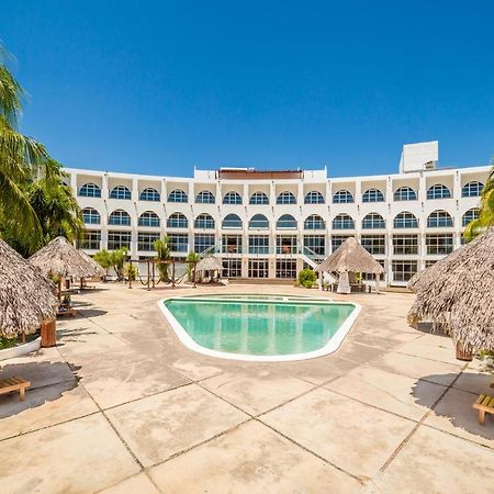 Uxmal Resort Maya Екстериор снимка